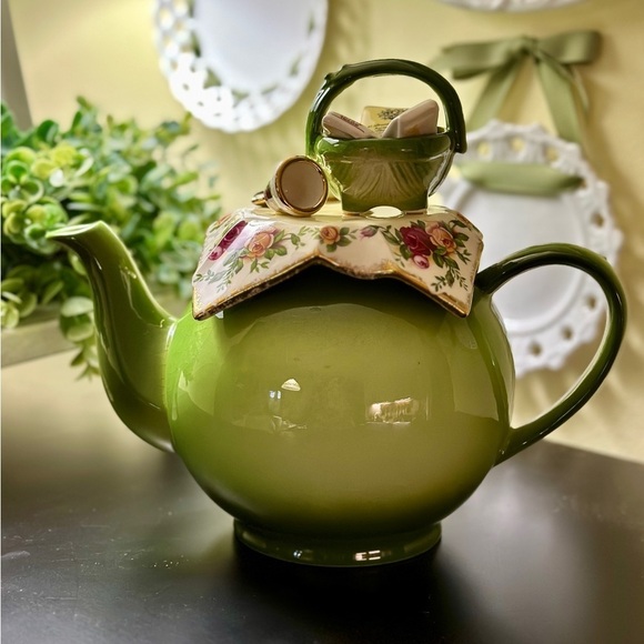 ROYAL ALBERT, OLD COUNTRY ROSES TEAPOT. APPLE GREEN TEAPOT - Picture 13 of 15